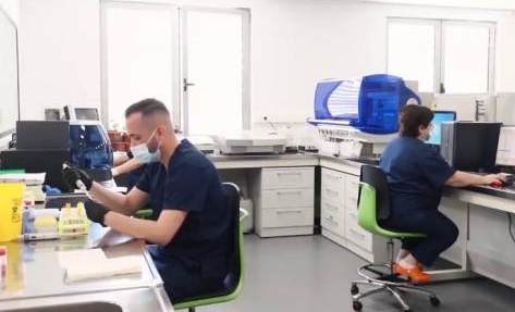 Hapet laboratori i ri ne QSUT- Manastirliu: Zgjerohet gama e analizave falas